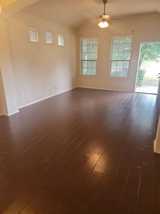 Building Photo - Gorgeous duplex for rent in Mansfield!