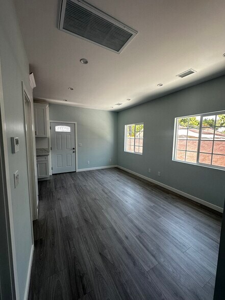 Building Photo - 2134 Park Dr