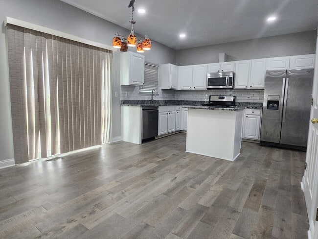 Building Photo - 3832 Baybrook Dr