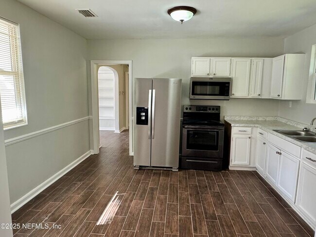 Building Photo - 4779 Shirley Ave