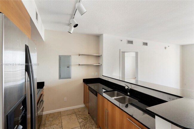 Building Photo - 325 S Biscayne Blvd