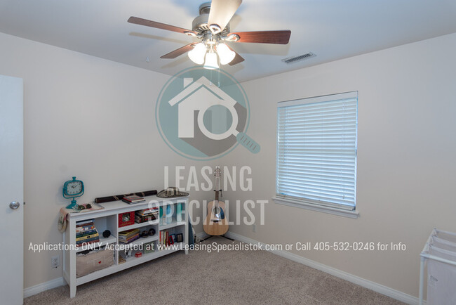 Building Photo - HALF OFF 1st MONTHS RENT on This North Wes...