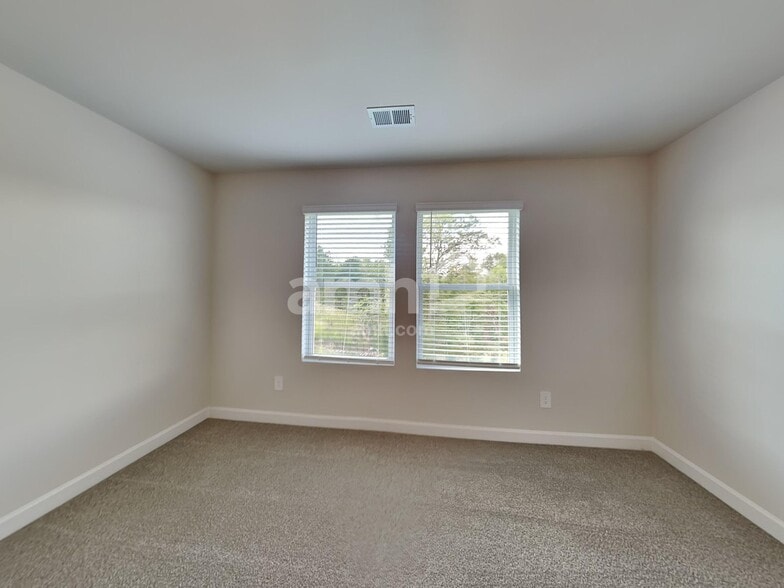 Building Photo - 303 Granby Trl