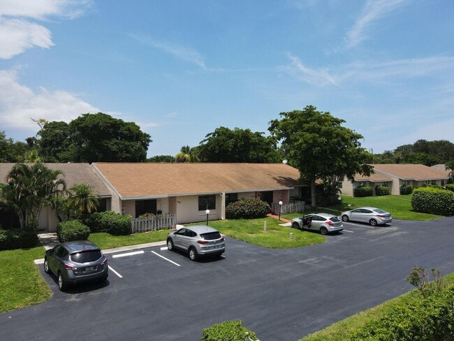 Building Photo - 3805 Park Lane Villas Rd