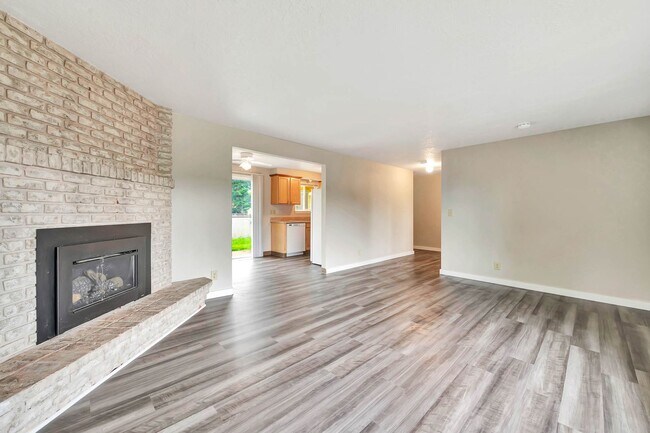 Building Photo - Savage / Ellis Duplex