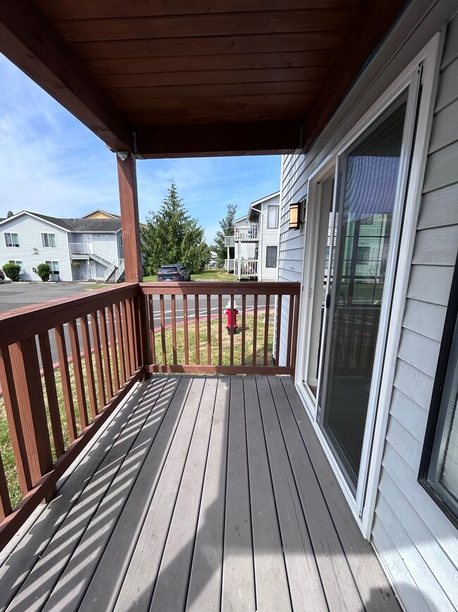 Building Photo - 2 Bed 1 Bath in heart of Bellingham Receive a $250 Amazon gift card upon move in!!