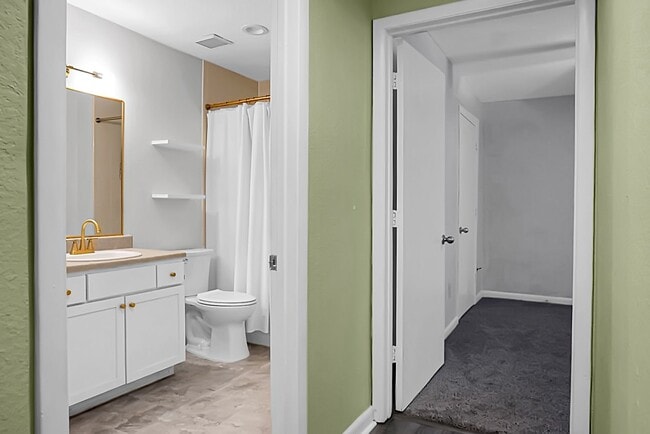Building Photo - 1-bedroom, 1-bathroom Condo Mt Pleasant, near Ravenel Bridge!