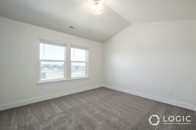 Building Photo - Beautiful New Townhome!