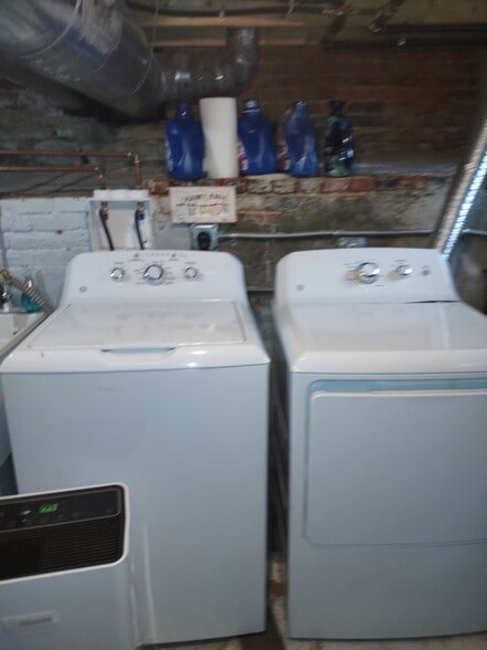 Building Photo - 3144 Woodbine Ave