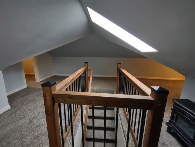 Building Photo - Located 1 block from Ocean Shores. 3bd 2ba & attached garage