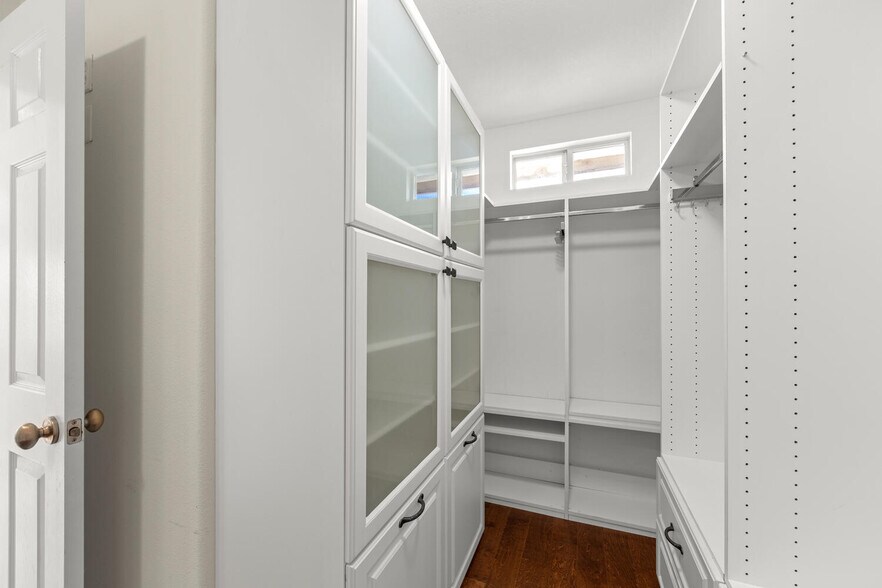 Primary closet - 7224 Imbach Place