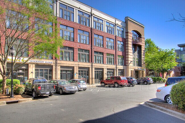 Building Photo - 2125 Southend Dr