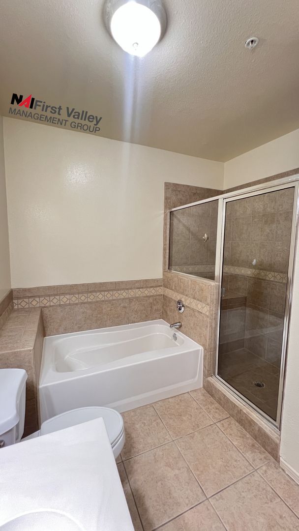 Building Photo - 2 Bedrooms, 2 Baths