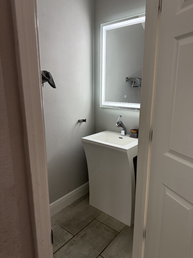 Building Photo - 2963 Upper Park Rd