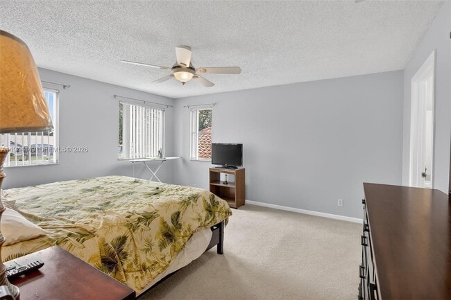 Building Photo - 9481 Oak Grove Cir