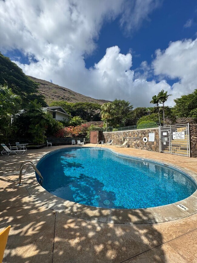 Building Photo - 3 BED, 2 BATH, 2 Parking with AC- Kalani Iki Estates