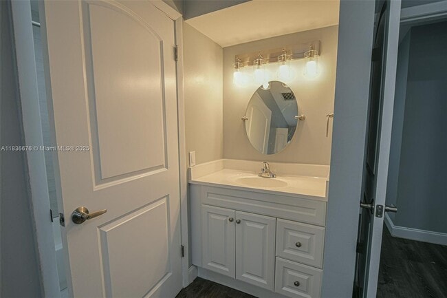 Building Photo - 6211 SW 138th Ct