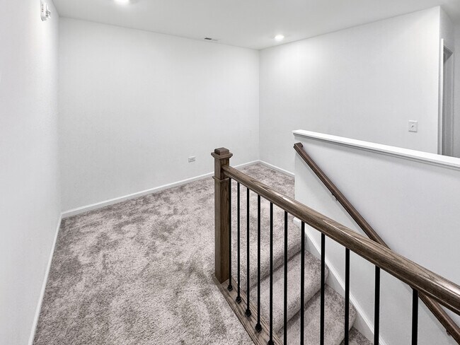 Building Photo - 1135 White Oak Cir