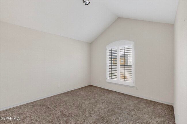 Building Photo - 217 Farnborough St