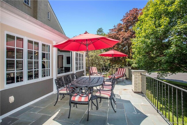Building Photo - 451 Beechmont Dr