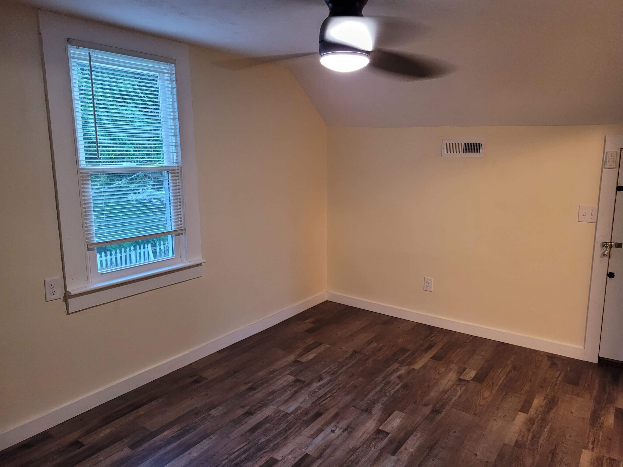 Building Photo - 153 E High St