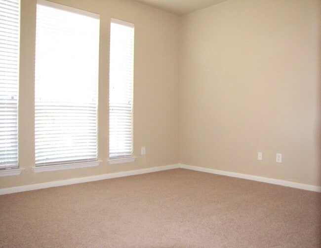 Building Photo - 5907 Turkey Creek