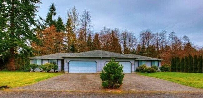 Building Photo - Puyallup 2 PLUS bedroom, 2 bath Large dupl...