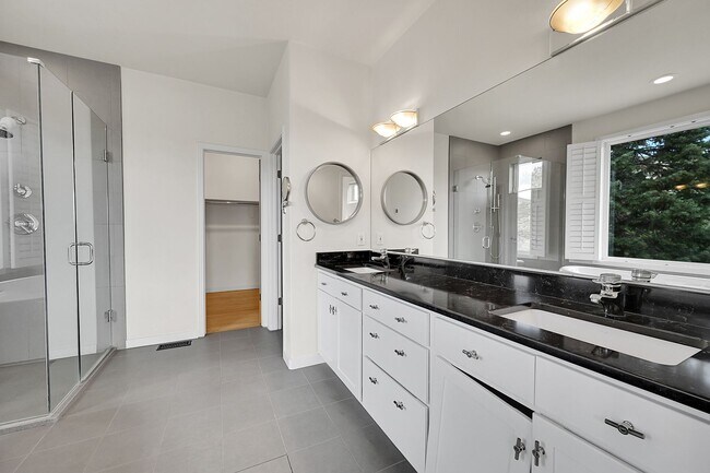 Building Photo - 4 bedroom, 3 bath with separate ADU