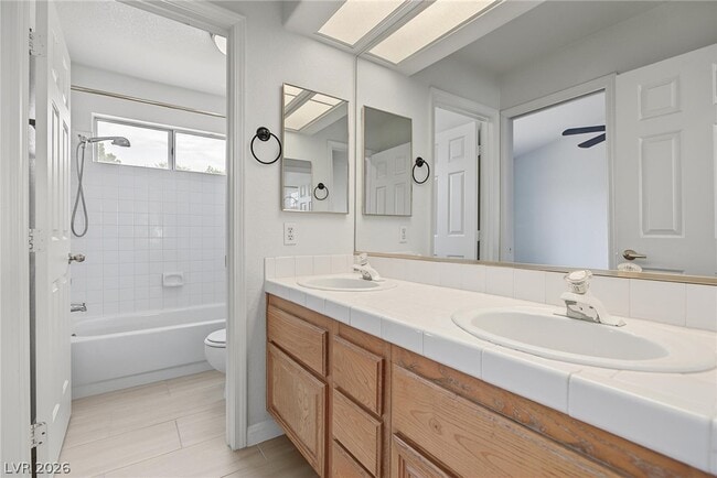 Building Photo - 2909 Sarina Ave