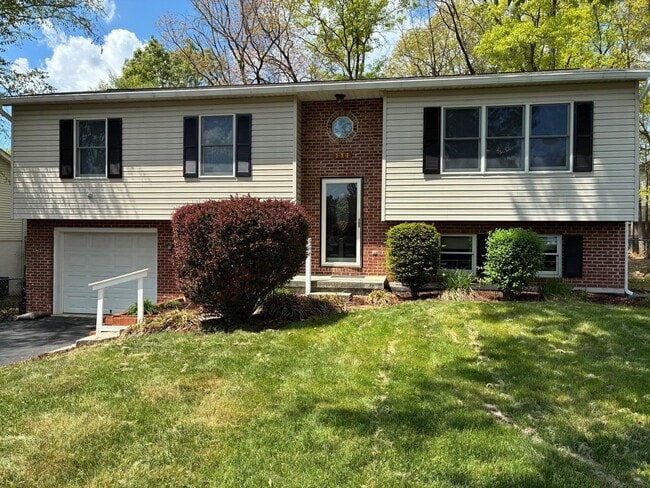 Building Photo - 111 Everette Pl