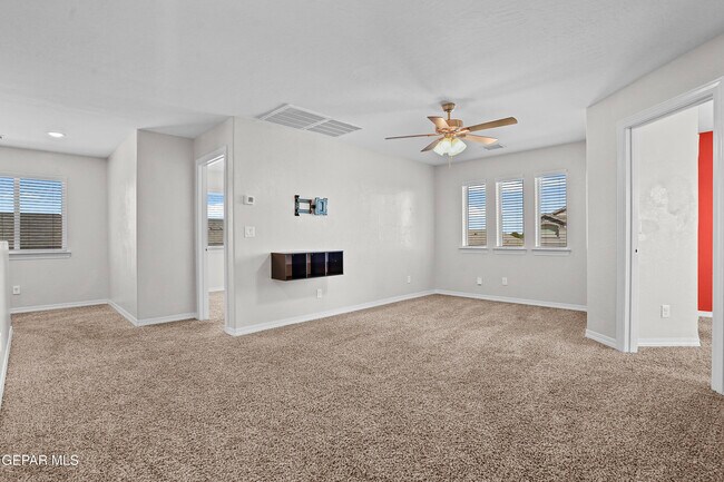 Building Photo - 585 Issa Circle