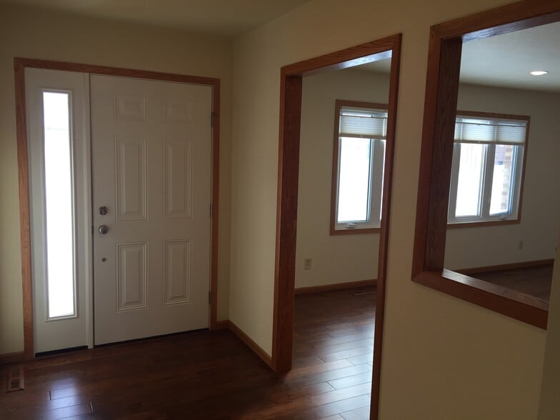 Building Photo - 521 6th Avenue Northeast