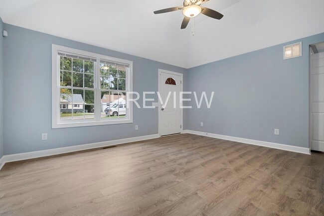 Building Photo - Beautiful Ranch Home in Charlotte