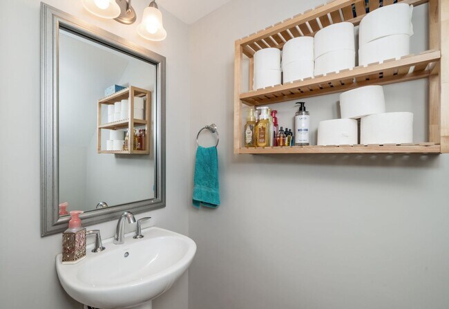 Building Photo - Move-in Ready Downtown Raleigh Condo - Walk to Seaboard Station!