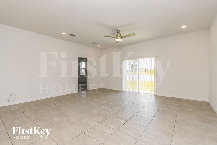 Building Photo - 1630 Isleta Lp