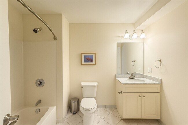 Building Photo - 463 Rutherford Ave