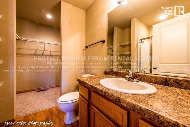 Building Photo - 2828 W Hillshire Dr