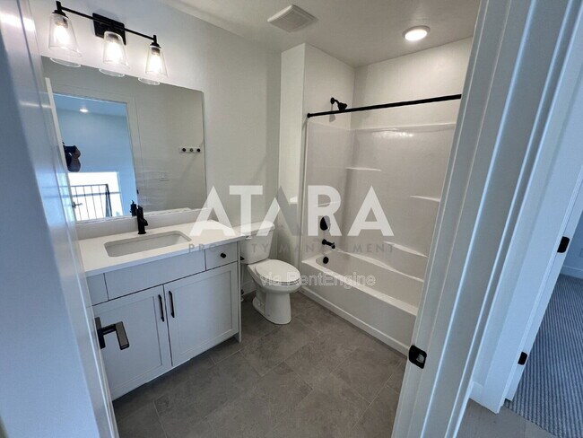 Building Photo - 955 S 850 W