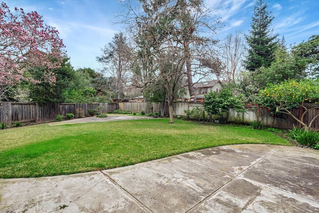 Building Photo - Awesome Quiet Cul-de-sac in Menlo Park