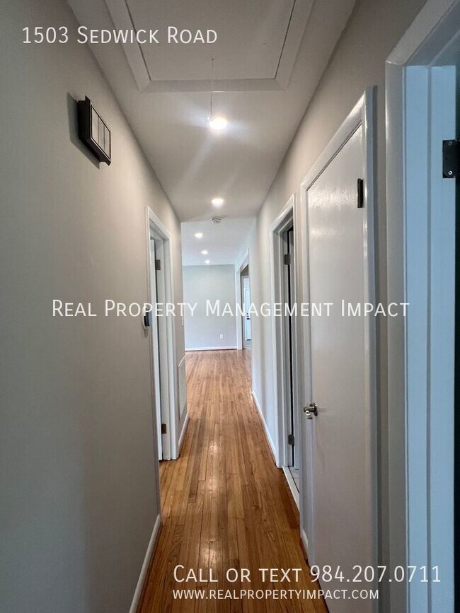 Building Photo - Vintage, 3-4 Bedroom 3 Bath Parkland Ranch...