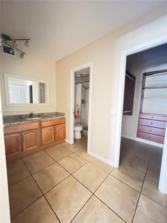 Building Photo - 401 Golden Isles Dr