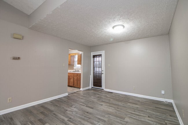 Building Photo - 131 Lillian Dr