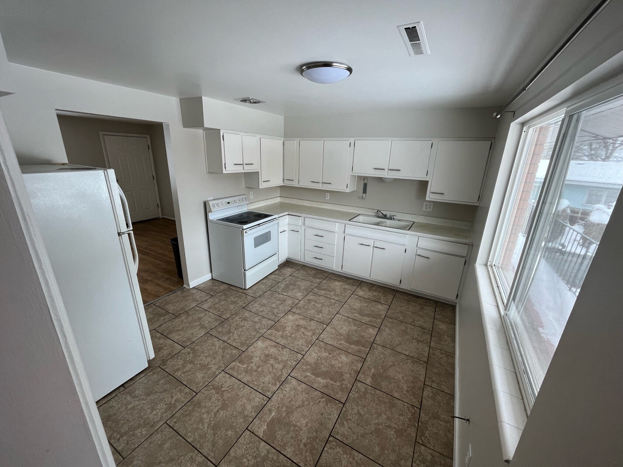 KITCHEN - 376 Alice Ave