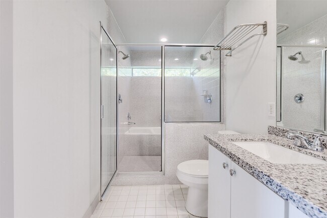 Building Photo - 2605 Calumet St