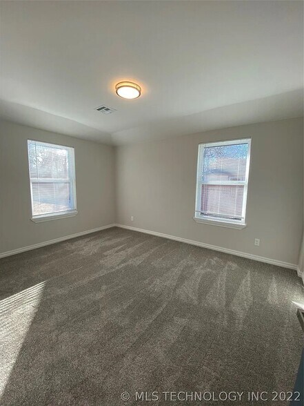 Building Photo - 776 E Seminole Pl