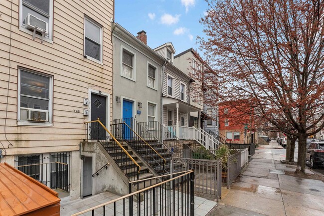 Building Photo - 325.5 4th St