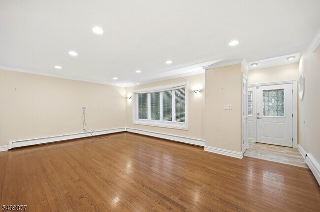 Building Photo - 47 Crossbrook Rd