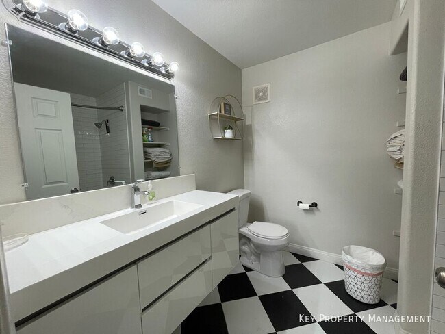 Building Photo - 7885 W Flamingo Rd