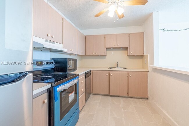 Building Photo - 14840 Naranja Lakes Blvd