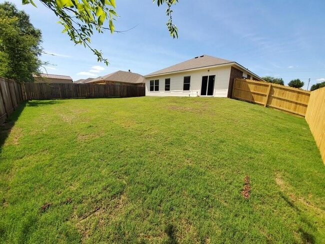Building Photo - 5804 Deauville Street